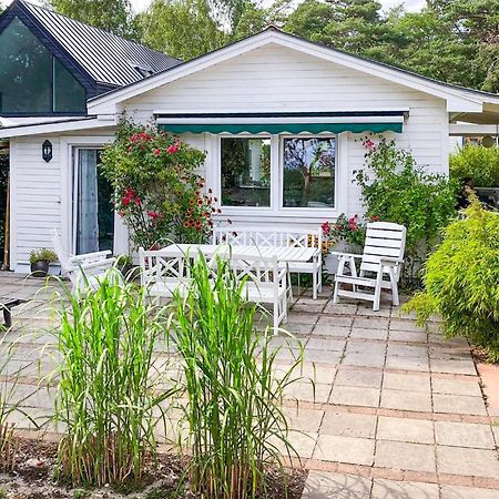 1 Bedroom Amazing Home In Hoellviken Exterior photo