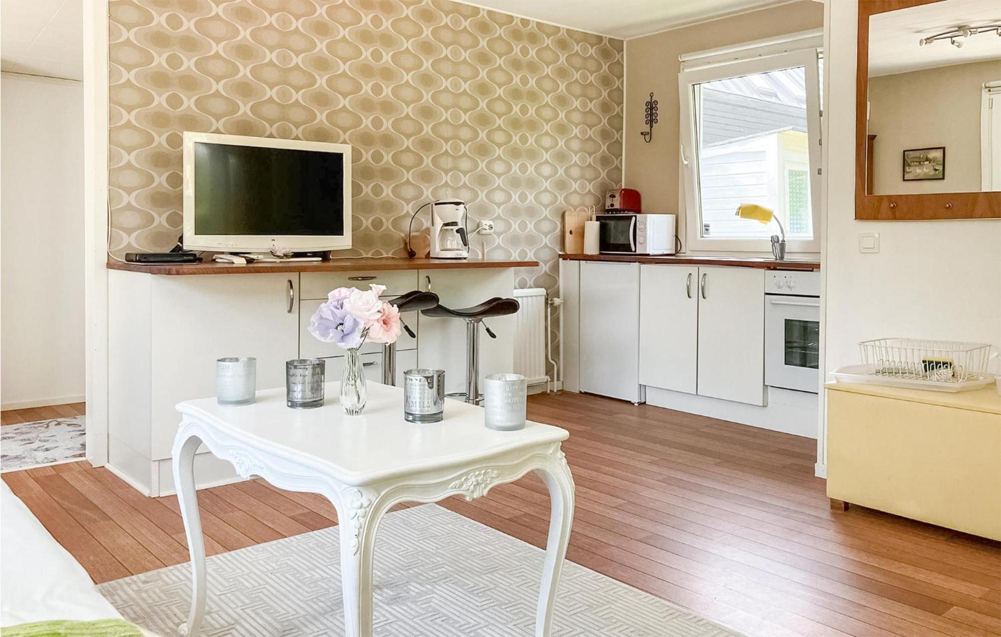 1 Bedroom Amazing Home In Hoellviken Exterior photo